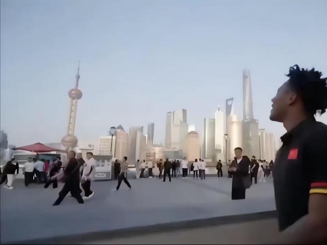 甲亢哥想现在就订票回中国 打破外媒谣言亲历中国