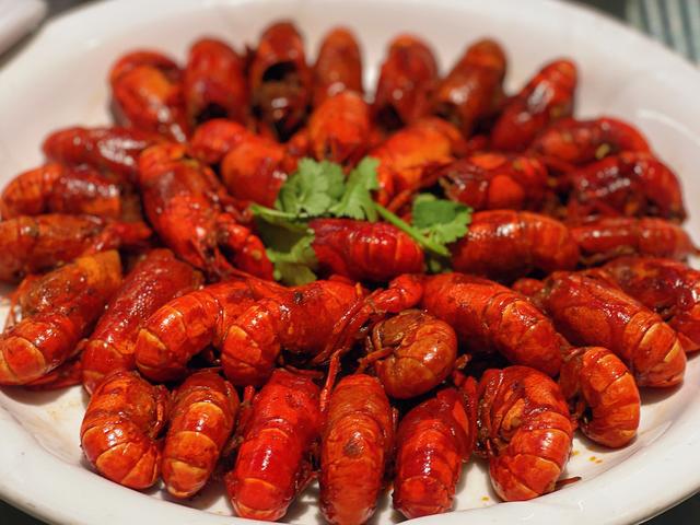 小龙虾+烧烤+牛杂煲=郑州人的快乐星球！