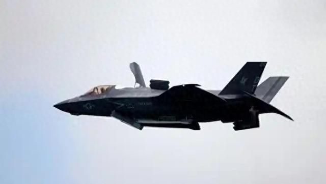 F-35隐形神话被胡塞击穿？五角大楼的"天价战机"差点变烟花