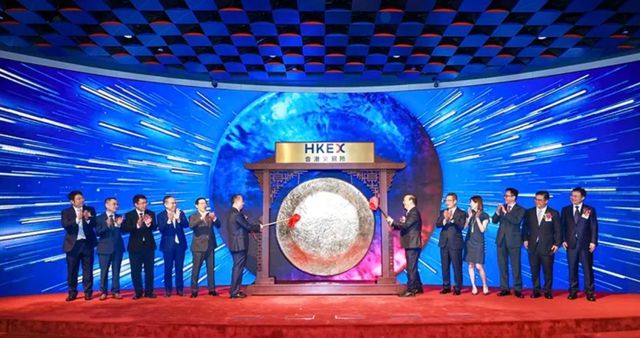 市值1.4万亿港元，“宁王教父”曾毓群又双叒叕敲钟