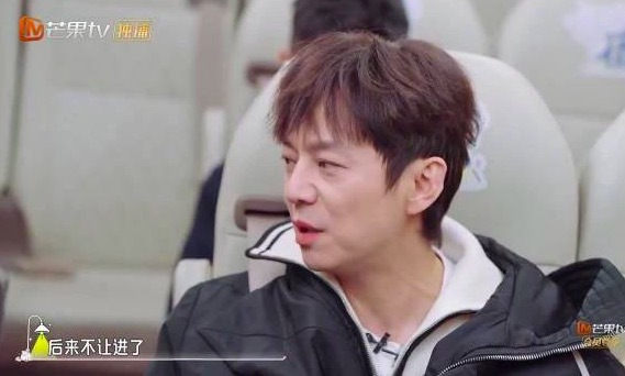 何炅不玩密室是45岁以上不让进 网友：第一次意识到何老师真的进入一个新的年龄段了