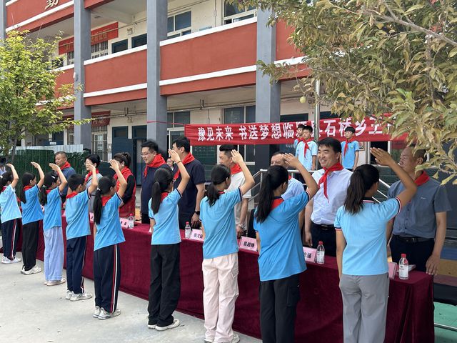 侨界爱心助力乡村振兴，“一本书公益”图书室落户临颍县石桥乡王庄学校