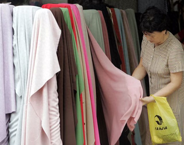 经常买衣服却不穿，全球购衣不穿现象大揭秘：哪个国家最突出？