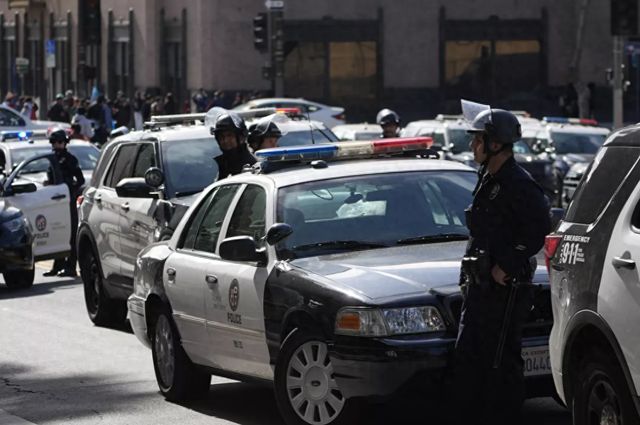抗议活动升级！洛杉矶警方使用橡皮子弹攻击抗议者