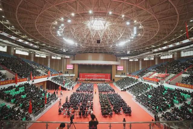 黄河科技学院举行2025届学生毕业典礼暨学位授予仪式