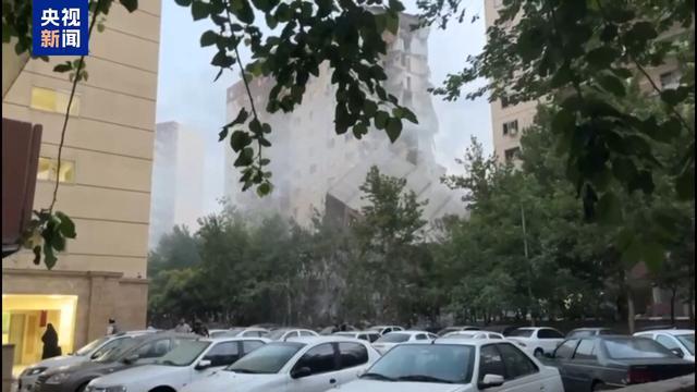 以色列多地遭导弹袭击 伊朗多处储油设施遭袭