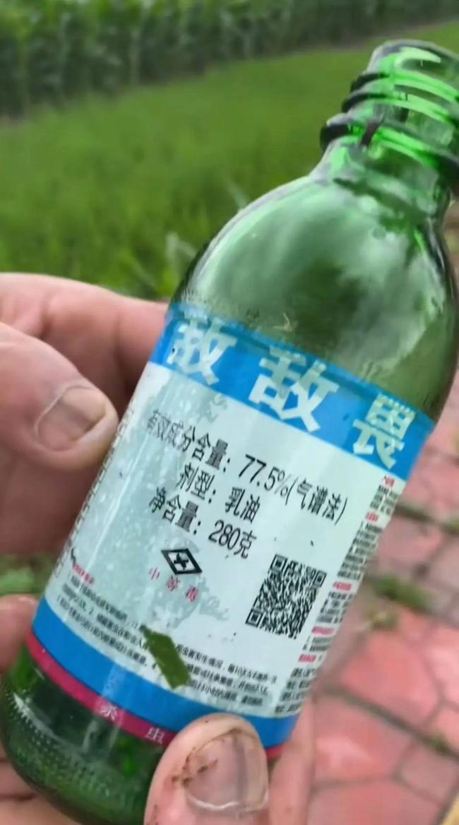 夫妻吵架丈夫赌气喝下敌敌畏 路人援手救危急