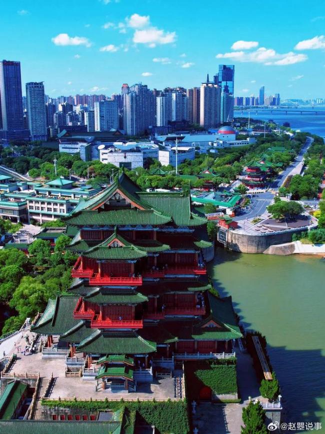 外国人来南昌打卡地标要先学背古诗 诗意与烟火共存