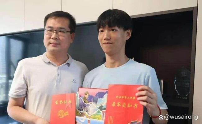 636分考生为保护天下想报军校 高分学霸投身国防