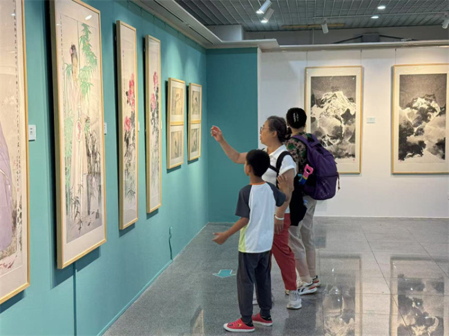 北京：入伏寻清凉 玉渊潭公园推出三处避暑宝地 荷花盛开添美景